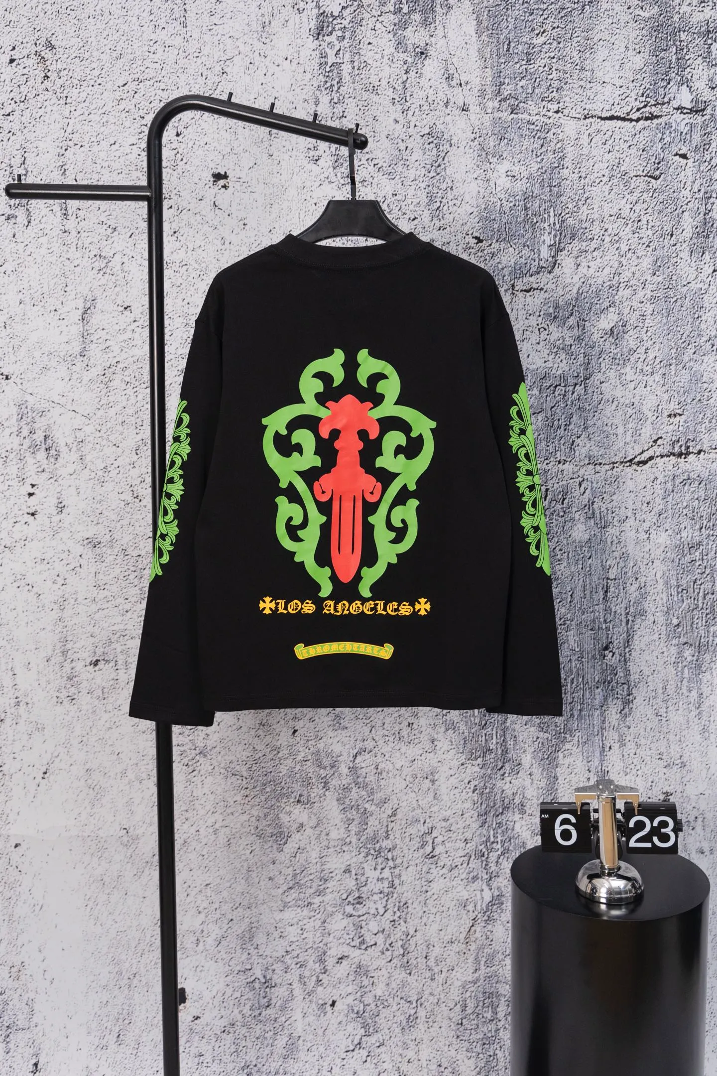 P190 Chrome Hearts CH Chrome Hearts autumn new LA limited totem sword couple style long-sleeved T! Loose fit! Yu Shuxin and other celebrities have the same style! Made of top quality 320g pure cotton fabric! High-end fabrics feel incomparable! Pullover round neck long-sleeved T-shirt, official synchronization, high version, high quality, fashionable personality, versatile trend, pure original quality, original fabric, tag, collar label, washed wheat, complete three standards, color: black and white, size: s—xl